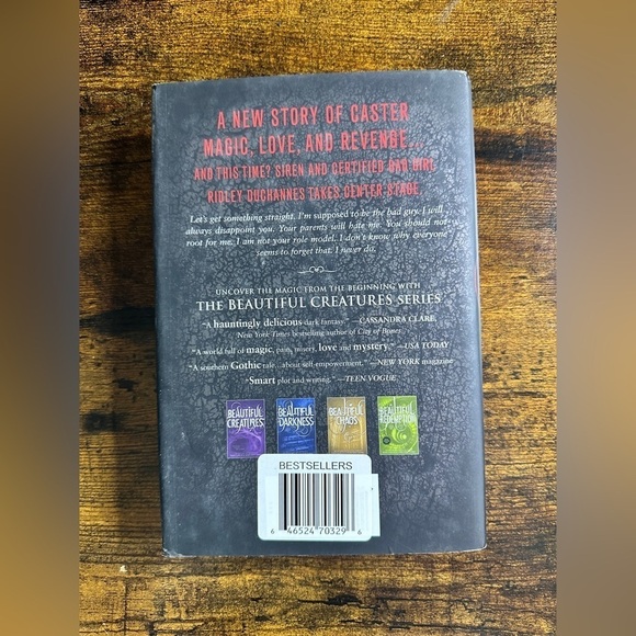 ✨ Dangerous Creatures by Kami Garcia & Margaret Stohl ✨ - Picture 3 of 3